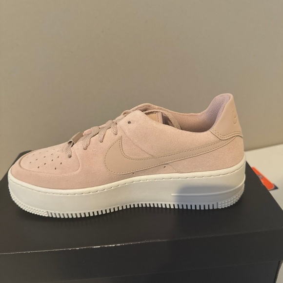 Nike Air Force 1 - Picture 5 of 8